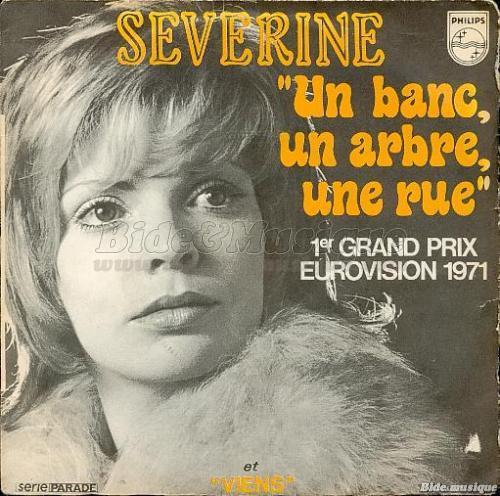 S%E9verine - Un banc%2C un arbre%2C une rue