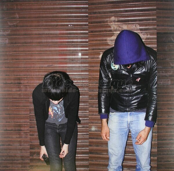 Crystal Castles - Noughties